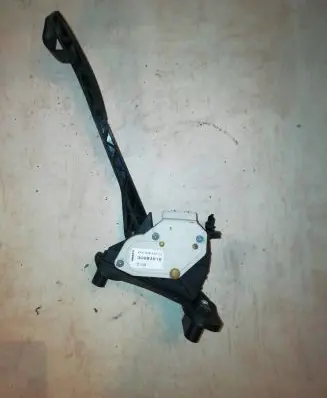 Volvo V70 Accelerator throttle pedal 30683516 6PV00853712