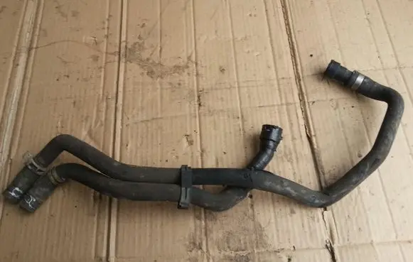 Ford Mondeo MK IV Engine coolant pipe/hose