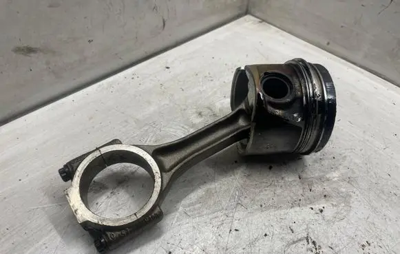 Volkswagen PASSAT B6 Piston with connecting rod 038L
