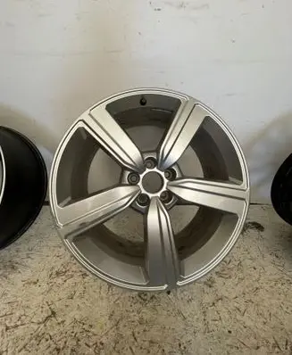 Audi e-tron R20 alloy rim 4ke601025s