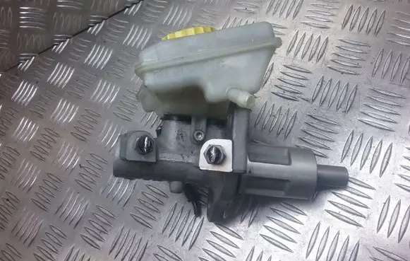 Audi A4 S4 B7 8E 8H Master brake cylinder 8E0611301 32067009