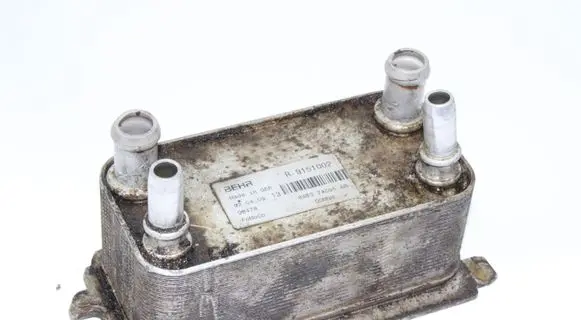 Jaguar XF X250 Engine oil radiator 8W837A095AB