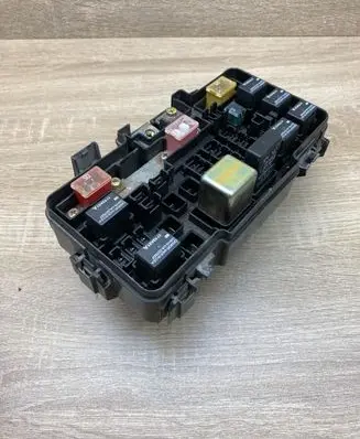 Honda Civic Fuse module G8HNUA007607
