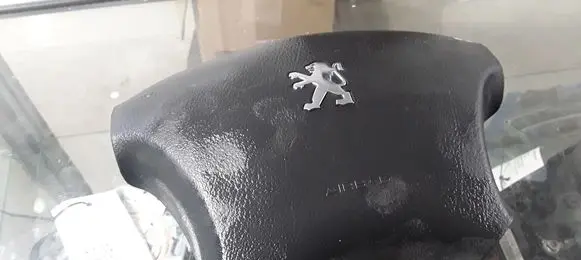 Peugeot 607 Steering wheel airbag