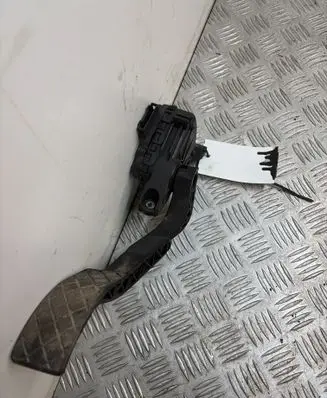 Audi A6 S6 C5 4B Accelerator throttle pedal 8D1723523N