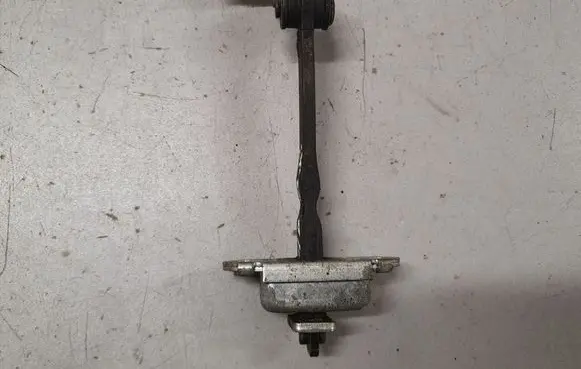 Nissan Qashqai Rear door check strap stopper