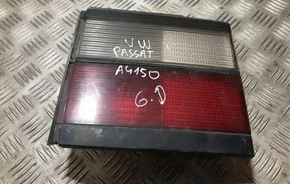 Volkswagen PASSAT B3 Tailgate rear/tail lights 333945108