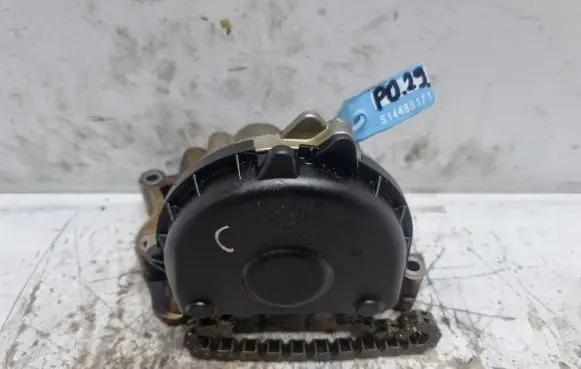 Volkswagen Polo IV 9N3 Oil pump 03F115105C