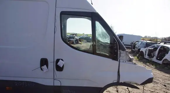 Iveco Daily 35 - 40.10 Front door