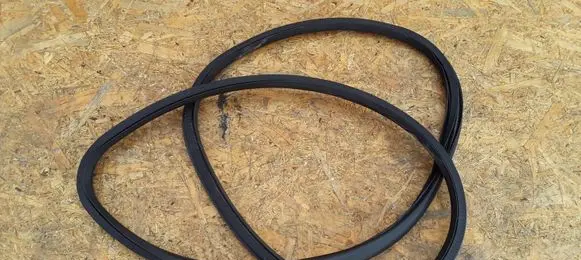 Front door rubber seal