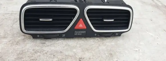 Volkswagen Scirocco Dash center air vent grill 1Q0819735C 1Q0819728L