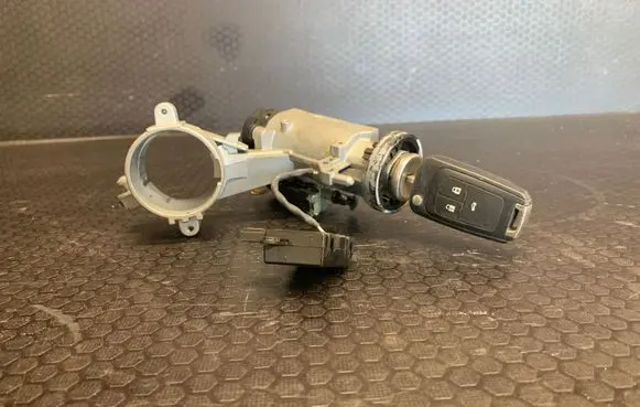 Opel Insignia A Ignition lock 01380310740 20912838