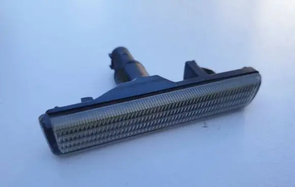 BMW 3 E46 Front fender indicator light 69005329