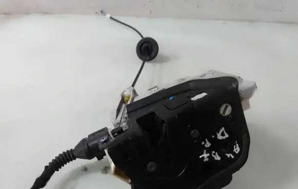 Audi A4 S4 B7 8E 8H Front door lock 