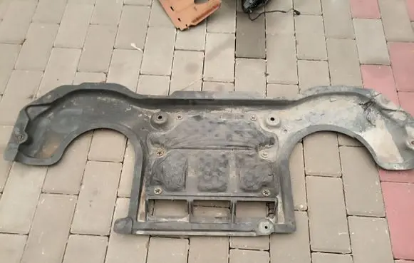 Mercedes-Benz GL X166 Engine splash shield/under tray A1665200523