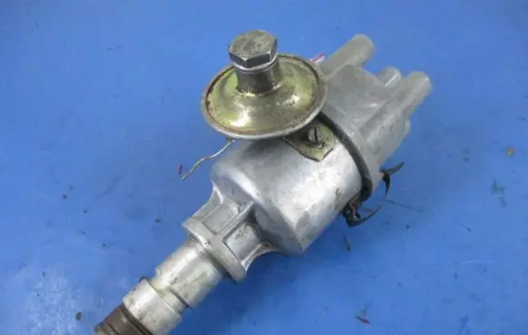 Skoda Favorit pick-up (787) Spark distributor 443213204