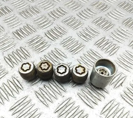 Subaru Outback (BS) Anti-theft wheel nuts and lock B321SFL001