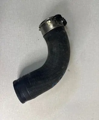 Volvo XC90 Intercooler hose/pipe 32222071