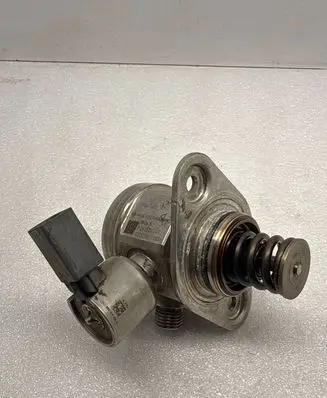 BMW X6 E71 Fuel injection high pressure pump 7547603 0261520048 1000622877