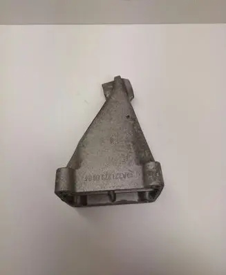 Mercedes-Benz CLK A209 C209 Engine mounting bracket A2712230804