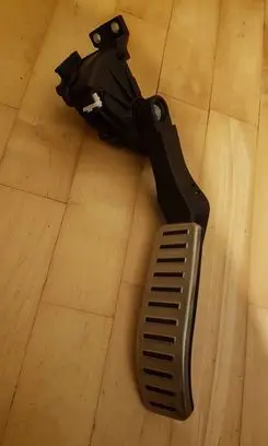 Volkswagen Touareg II Accelerator throttle pedal 7L0723507E