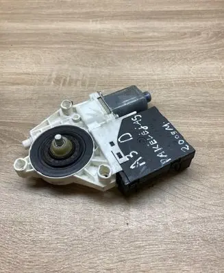 Audi A3 S3 8P Front door window regulator motor 8P0959802K 05080530
