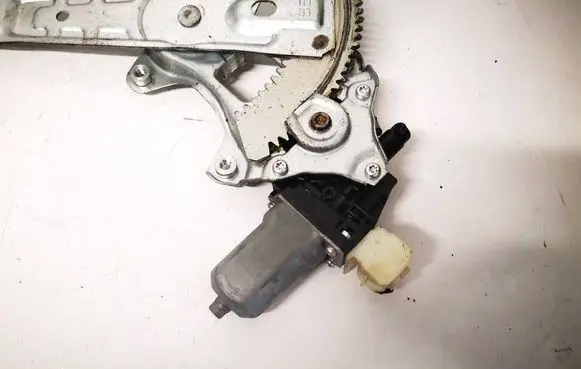 Nissan X-Trail T32 Rear door window regulator motor 827311BA0A 2621004660