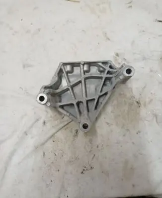 Buick Encore I Engine mounting bracket 95073703