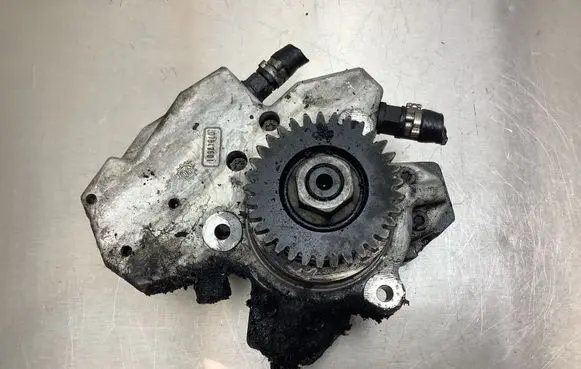Mercedes-Benz GL X164 Fuel injection high pressure pump A6420700201 0445010095