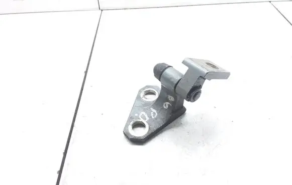 Volkswagen PASSAT B6 Front door upper hinge