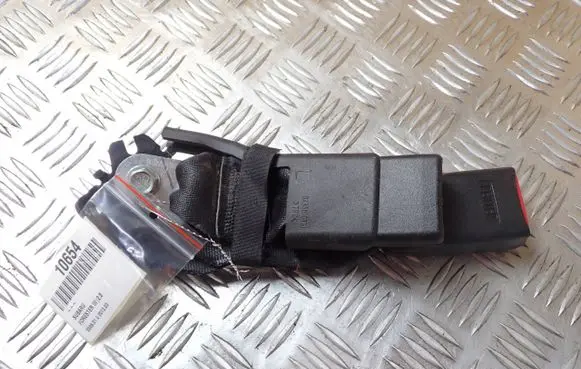 Subaru Forester SH Rear seatbelt buckle 0437049 0076085