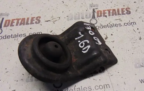 Radiator mount bracket