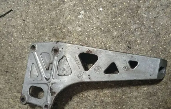 BMW 7 E32 Engine mounting bracket 1129379