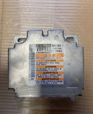 Suzuki Grand Vitara II Airbag control unit/module 3891076K30 T176K3 W2T71982