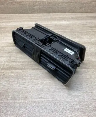 Volkswagen PASSAT B7 Dash center air vent grill 3AC819728A