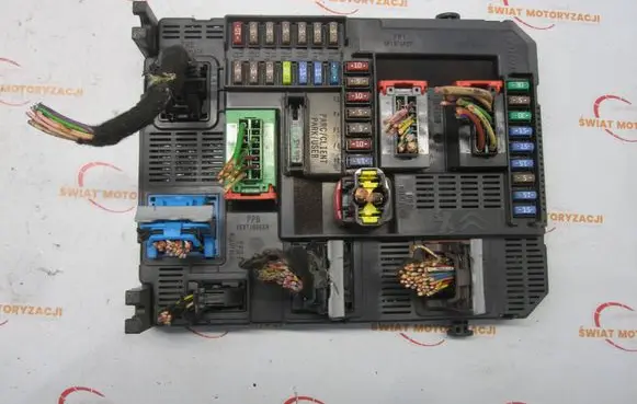 Citroen C4 Grand Picasso Fuse module 9804067480