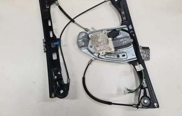 Mercedes-Benz C W203 Front door window regulator with motor A2118201842 A2037202946L
