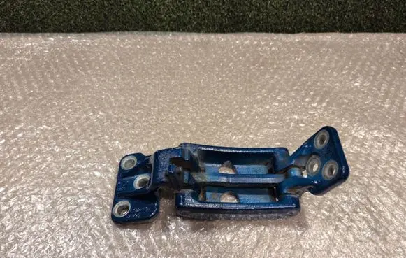 Man TGE 1gen Loading door lower hinge 7C0827151A 7C0827151