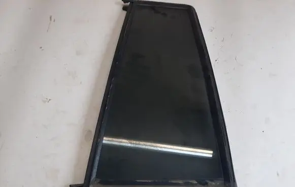 Mercedes-Benz GL X164 Rear vent window glass A1647301355