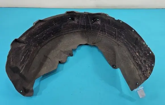 Rear arch fender liner splash guards