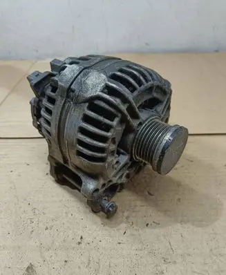Audi A1 Generator/alternator 03C903025F 0124525200