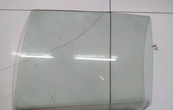 Toyota Yaris Rear door window glass AS2