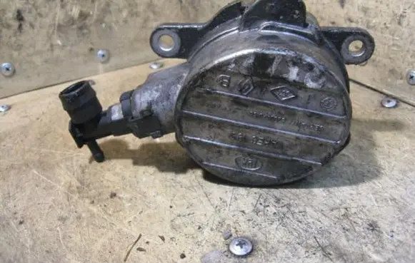 Renault Trafic I Vacuum pump LUK8200478188 22DCI