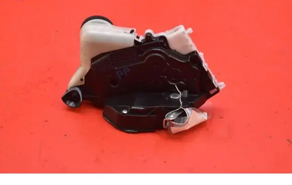 Toyota Yaris Front door lock