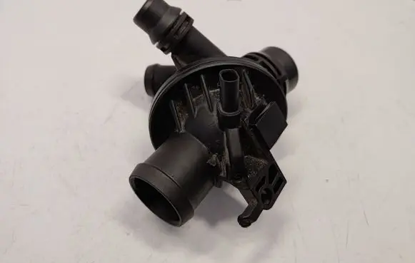 Thermostat/thermostat housing