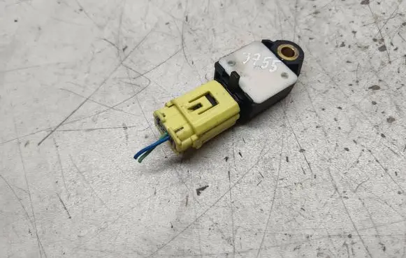Toyota Avensis T250 Airbag deployment crash/impact sensor 8983305020 0337144597