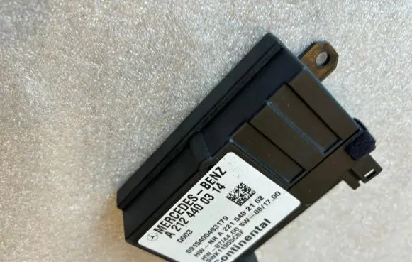 Mercedes-Benz E W212 Fuel injection pump control unit/module A2124400314 5WK11555CBF 0915400493179