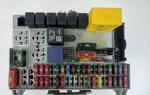 Opel Astra G Fuse box set 90589965