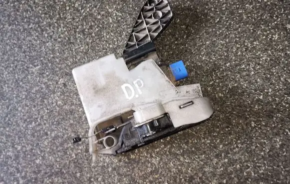 Volkswagen Multivan T5 Front door lock