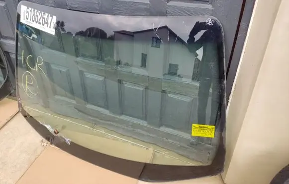 KIA Sportage Front windscreen/windshield window 43R000380